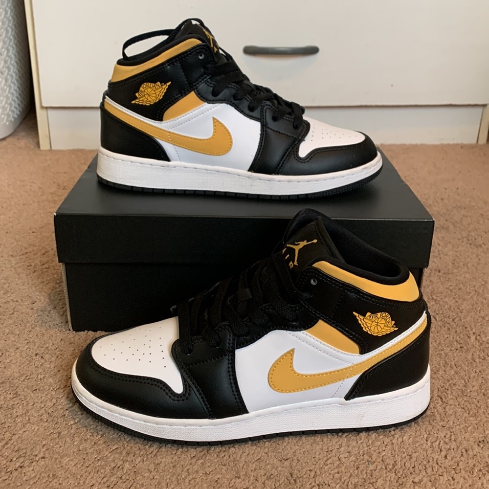 Air Jordan 1 mid 5.5Y yellow pollen/black/white
